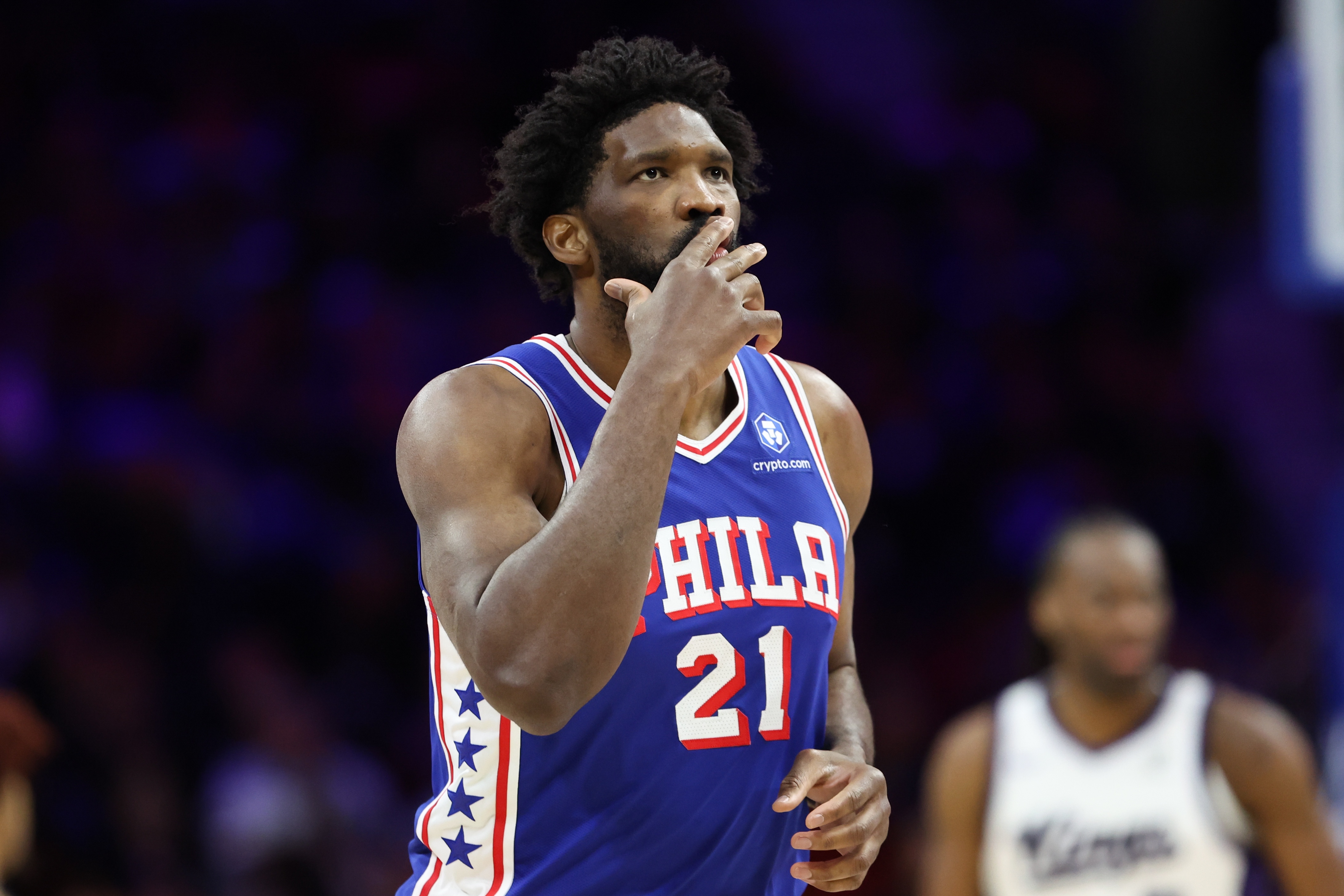 开云登录入口地址-几成巅峰水准？恩比德近10战场均32.5+8.7+5.4 命中率55/49/86%