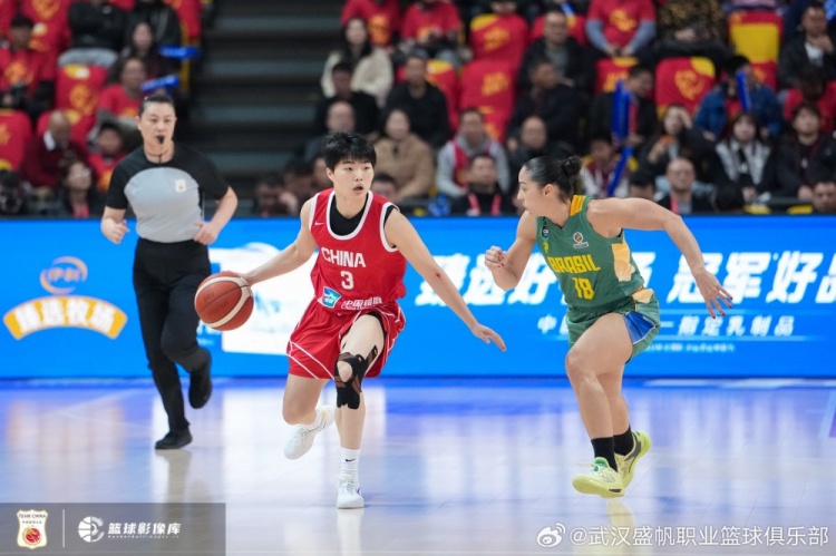 开云官方网站-创历史！武汉盛帆女篮球员首次在成年国家队正式比赛登场