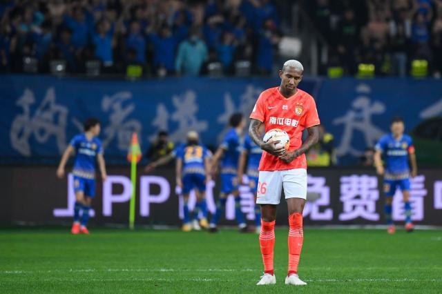 塔利斯卡的广州生涯：高开低走 卡帅因他遭争议