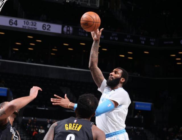 开云官方网站-被轻视的篮板怪兽！庄神像霍华德一样在湖人救赎？